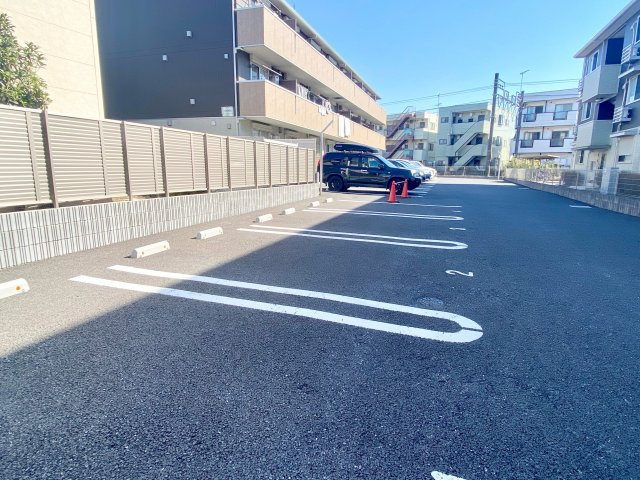 コーポスカイHの駐車場|車をお持ちの方に嬉しい駐車場付きの物件です