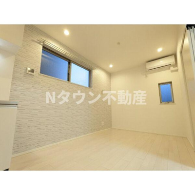 【居間・リビング】 | ハーモニーテラス八代町Ⅱ | こちらの居間で趣味の時間をお楽しみください