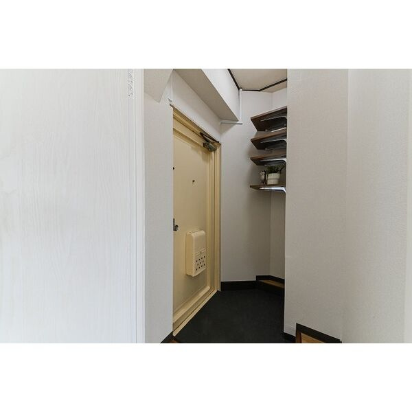 レジデンス恒和の玄関