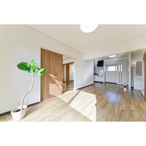 レジデンス恒和の居間・リビング