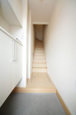 グランドールふじが丘 Bの玄関