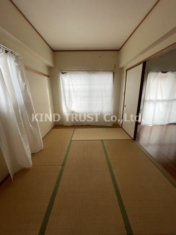 アルティスタ中津の和室|おしゃれなリビングです