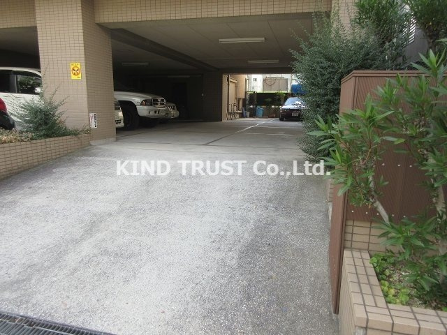 アルティスタ中津の駐車場|駐車場があるので、車を買う予定の方も安心です