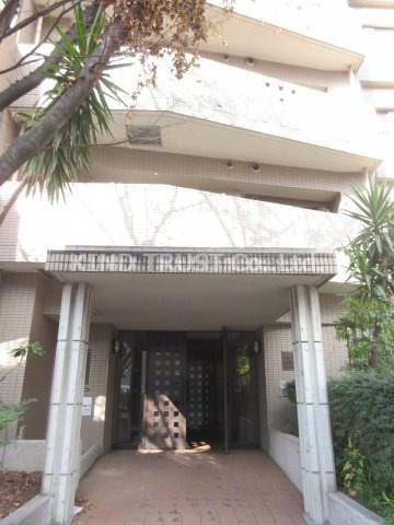 アルティスタ中津のエントランス|ゆとりのあるエントランスです