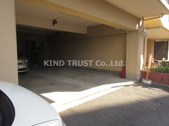 アルティスタ中津の駐車場|駐車場に車を止められます