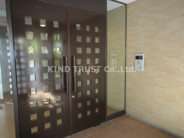 アルティスタ中津のエントランス|ゆとりのあるエントランスです