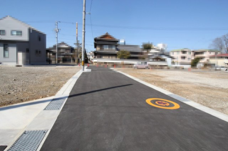 鴨部上町　建築条件付　売土地　4号地　（全22区画）の前面道路含む現地写真