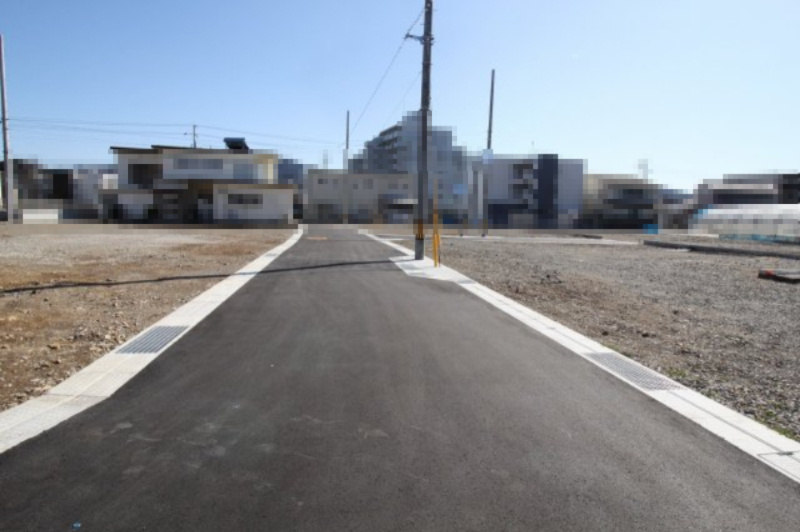 鴨部上町　建築条件付　売土地　4号地　（全22区画）の前面道路含む現地写真