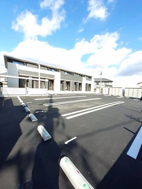 アヴェニール　アンの駐車場