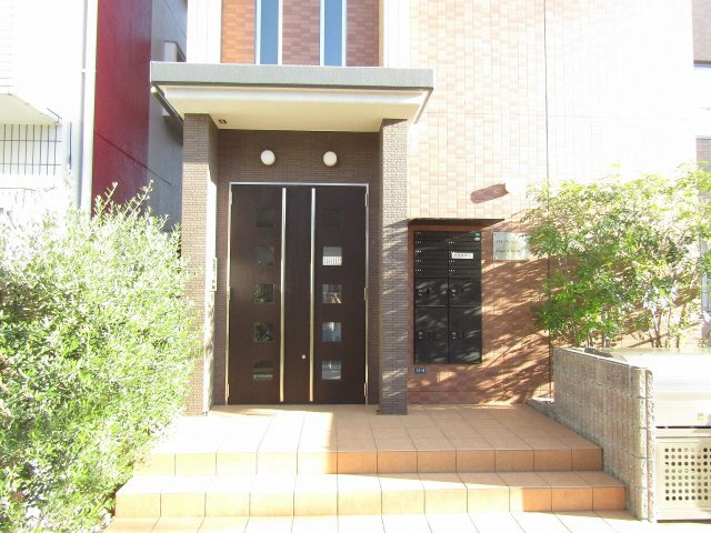 フローリッシュ茨木のエントランス