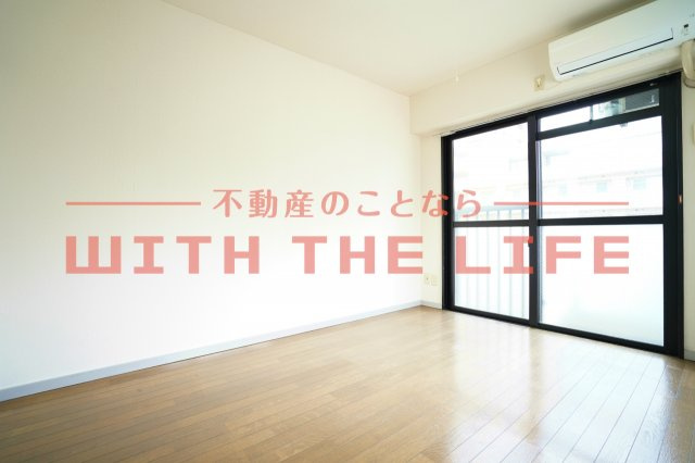トランプヒルズ【キャッシュバック対象】の寝室|広くて明るい寝室