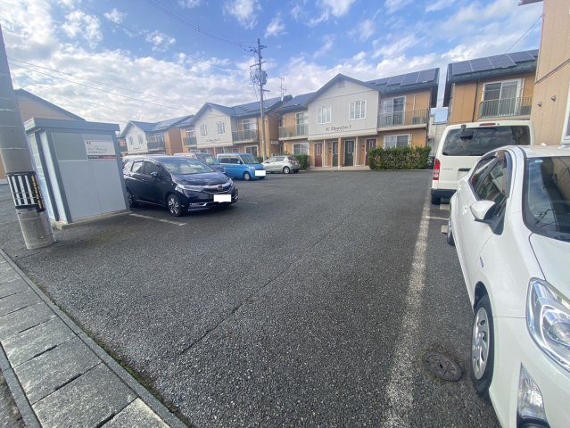 KブランシェJの駐車場