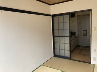【和室】 | ファミールハイツ | 衛門掛け代わりのフックがあります