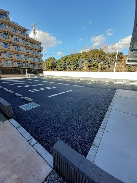 コントレイルの駐車場