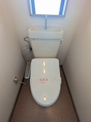★トイレに窓あり★