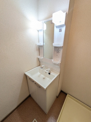 ★忙しい朝の身支度に便利な独立洗面★