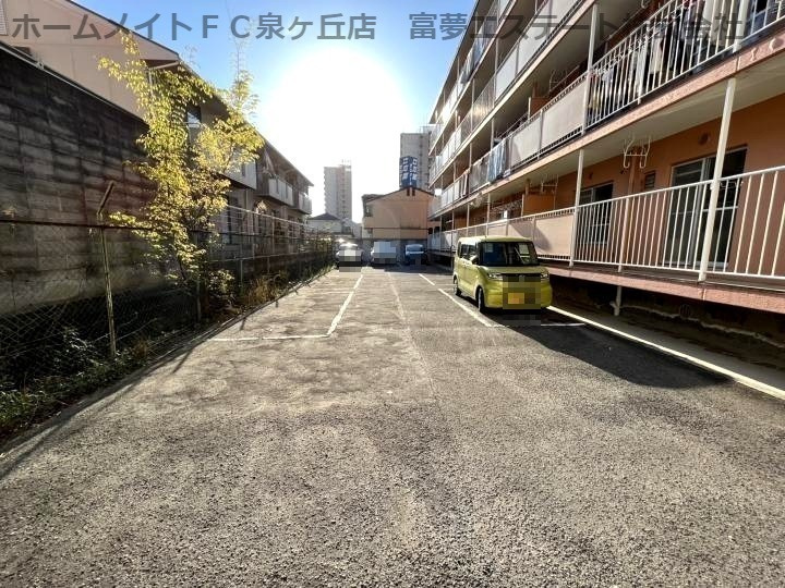 レインボーマンションの駐車場