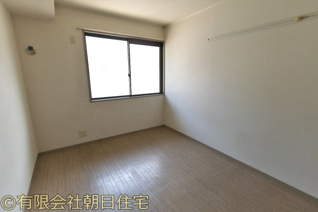 ニューセジュール中吉の洋室