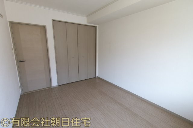 ニューセジュール中吉の洋室