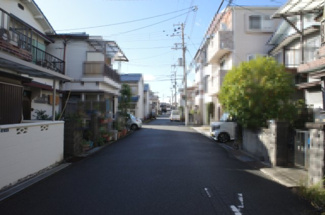 【前面道路含む現地写真】