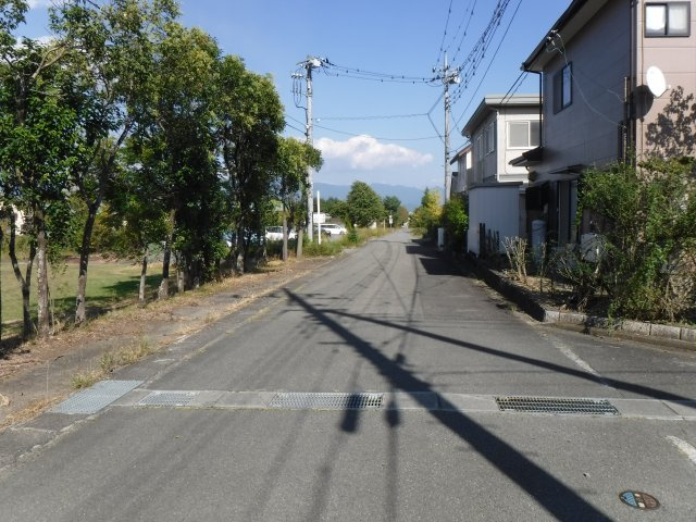 南アルプス市有野40坪2階建中古住宅の周辺|北道路