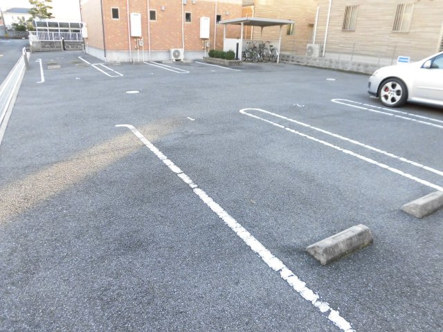 Rapport　2 の駐車場
