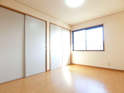 【内装】 | プリムローズＦ | ＬＤＫと隣の洋室は繋げて使うこともできます。