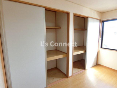 【収納】 | プリムローズＦ | ２間の収納でお荷物もすっきりしまえます。