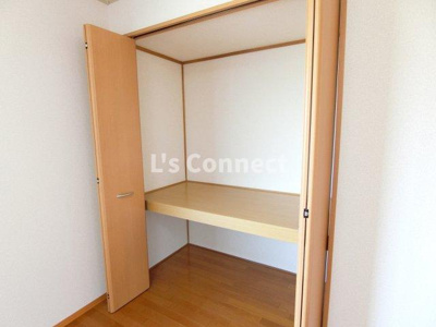 【設備】 | プリムローズＦ | 北側洋室にも収納付き。