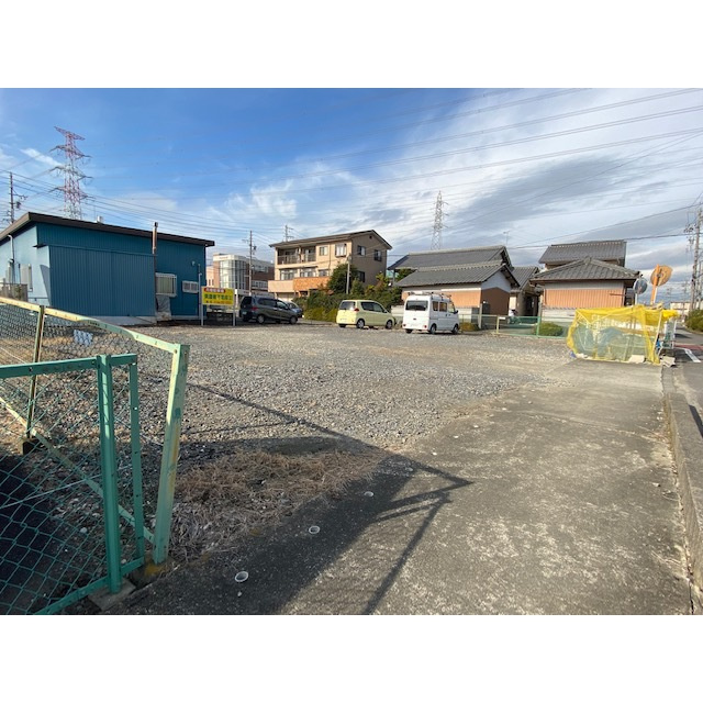 本巣郡北方町曲路２丁目の駐車場