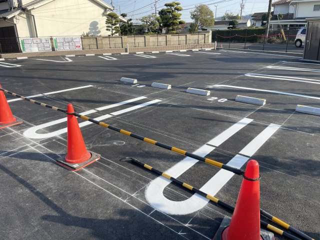 アリュールの駐車場