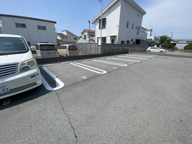 コントレイルの駐車場