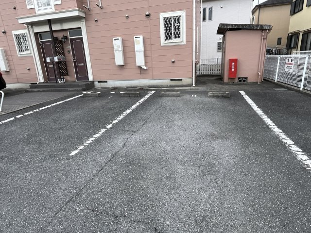 ピュールメゾンの駐車場