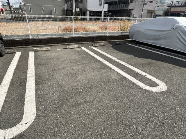 アグネスの駐車場