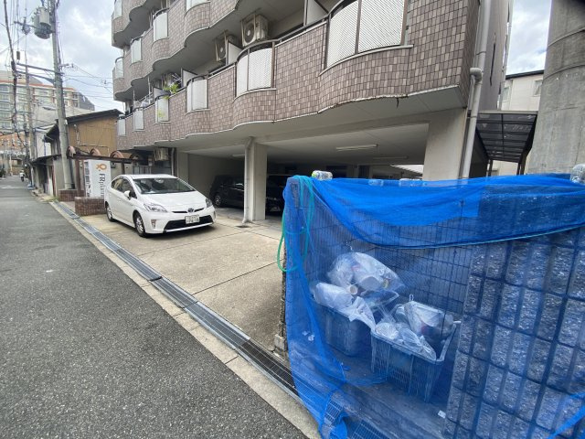豊富プレジデント柴島の駐車場