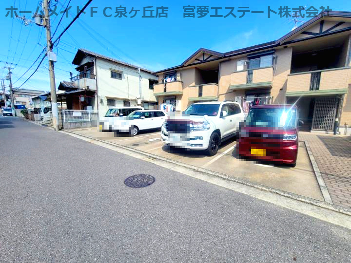 ファミール寿の駐車場