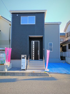 【外観】 | 越谷市神明町2丁目　新築戸建て
シンプルでスタイリッシュな外観です。