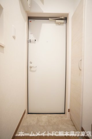 熊本市中央区坪井５丁目のアパートの玄関