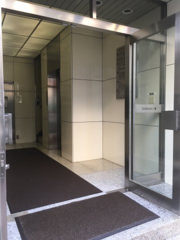 山京ビル本館のエントランス