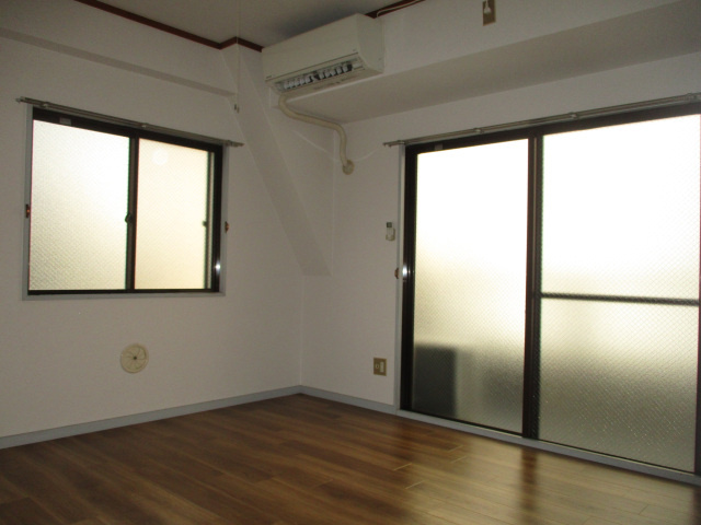 土居ビルの洋室|広々とした洋室です