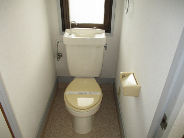 土居ビルのトイレ|ゆったりとした空間のトイレです