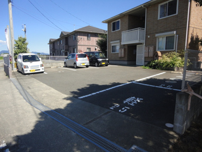 【駐車場】 | トータスモア参番館 | 駐車場に車を止められます