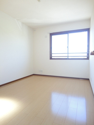 【寝室】 | トータスモア参番館 | 広くて明るい寝室