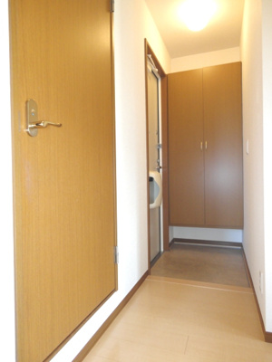 【玄関】 | トータスモア参番館 | 明るい玄関です