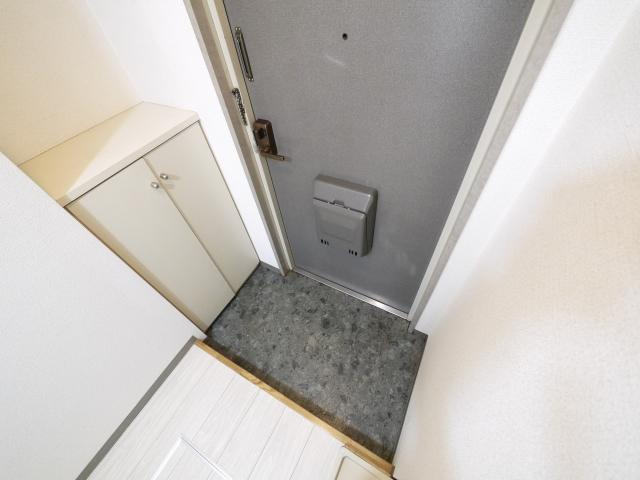 グレイスフローラ富雄の玄関|収納もある玄関です