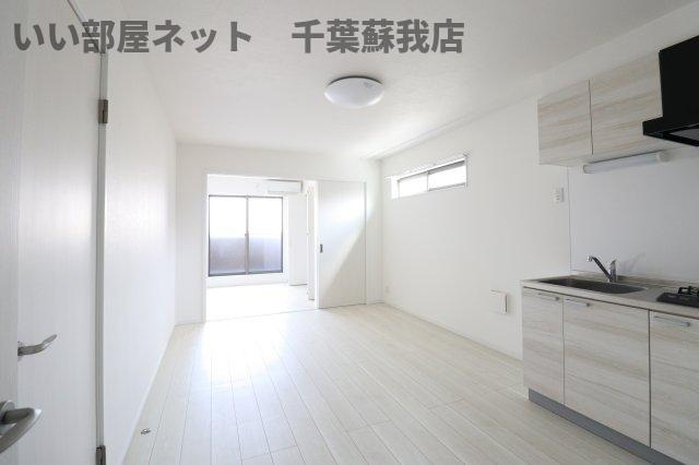 コンフォーティア蘇我の居間・リビング|こちらのリビングで趣味の時間をお楽しみください