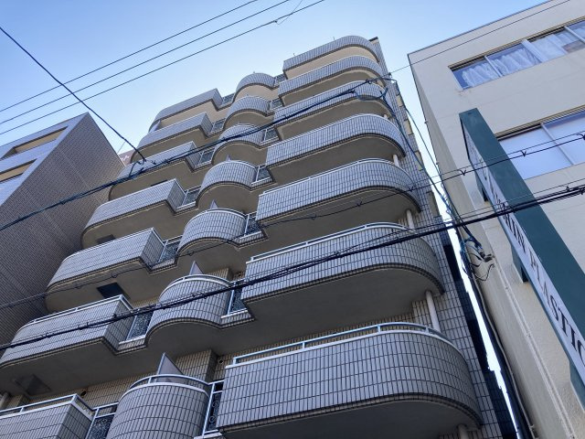 大阪市浪速区塩草３丁目の店舗事務所の外観