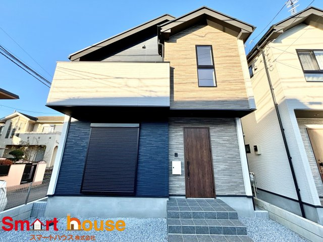 相模原市緑区相原　最終1棟の外観|外壁が周囲の街並みと青空に生えるお洒落な仕上がり！周囲には高い建物のないエリア。青い空が大きく感じますね。
