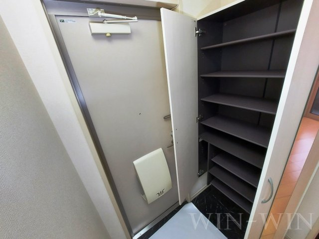 カーサ デュエット B棟の玄関