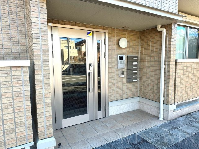カーサ デュエット B棟のエントランス